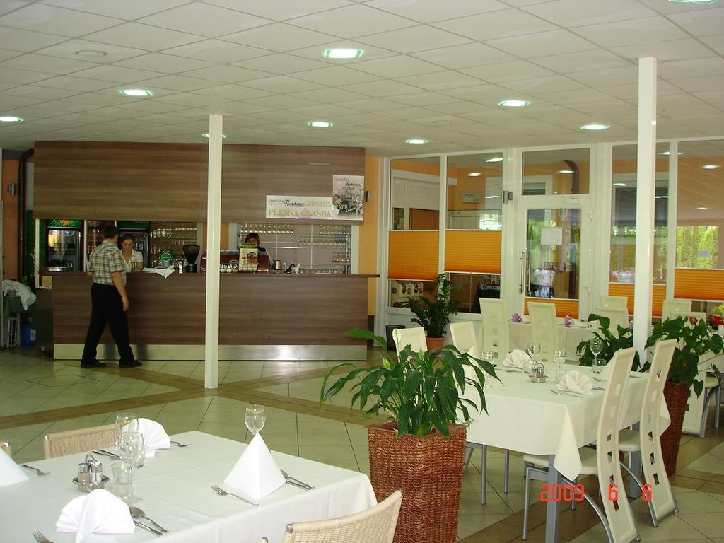 Rooms Hochkraut เซเลีย ภายนอก รูปภาพ